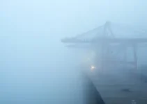nevoeiro no Porto de Santos